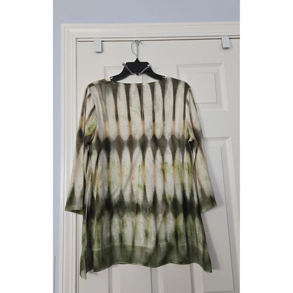 New Directions Womans 3/4‎ Top. Size Medium.